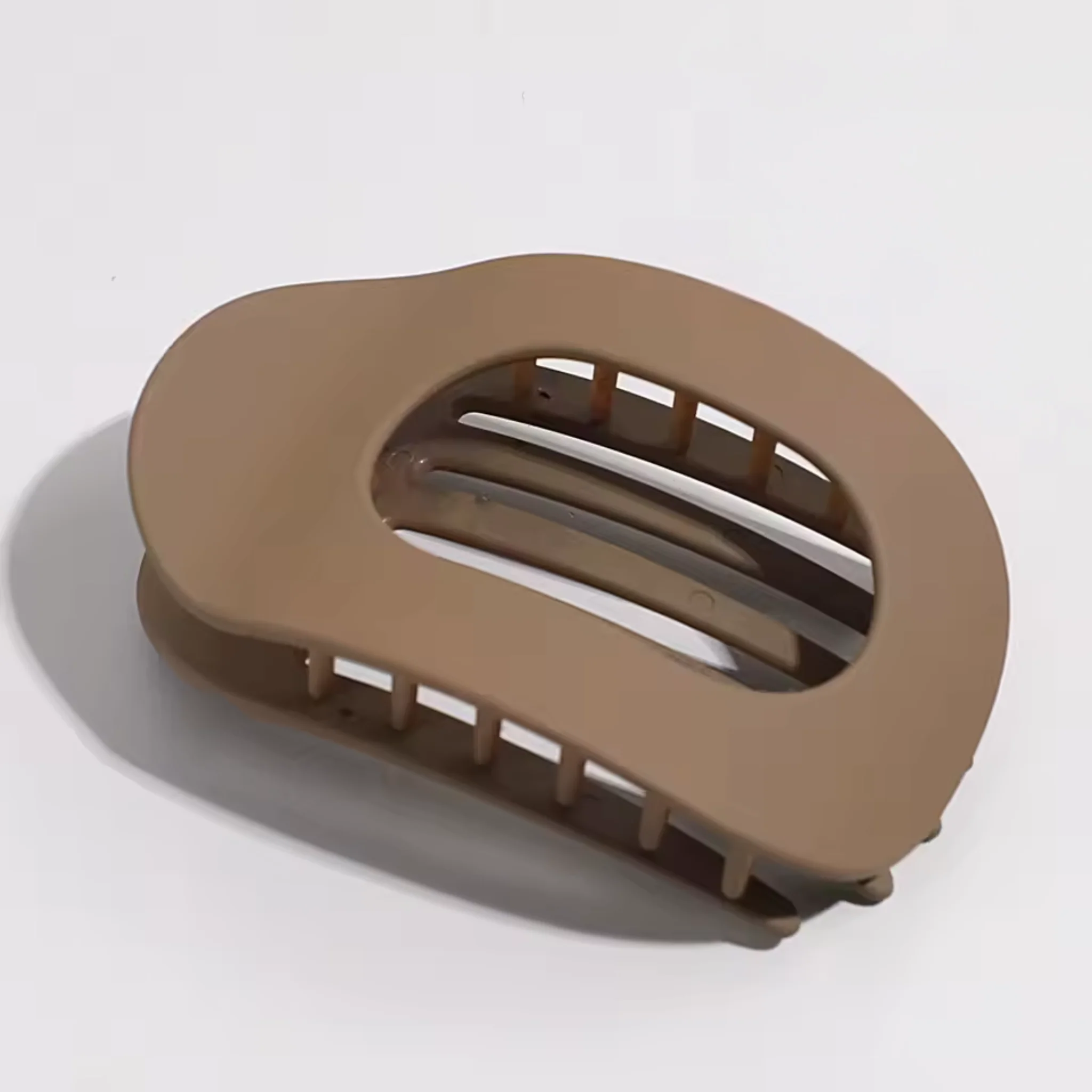 Flat-Lay Oval Claw Clip - Image 4